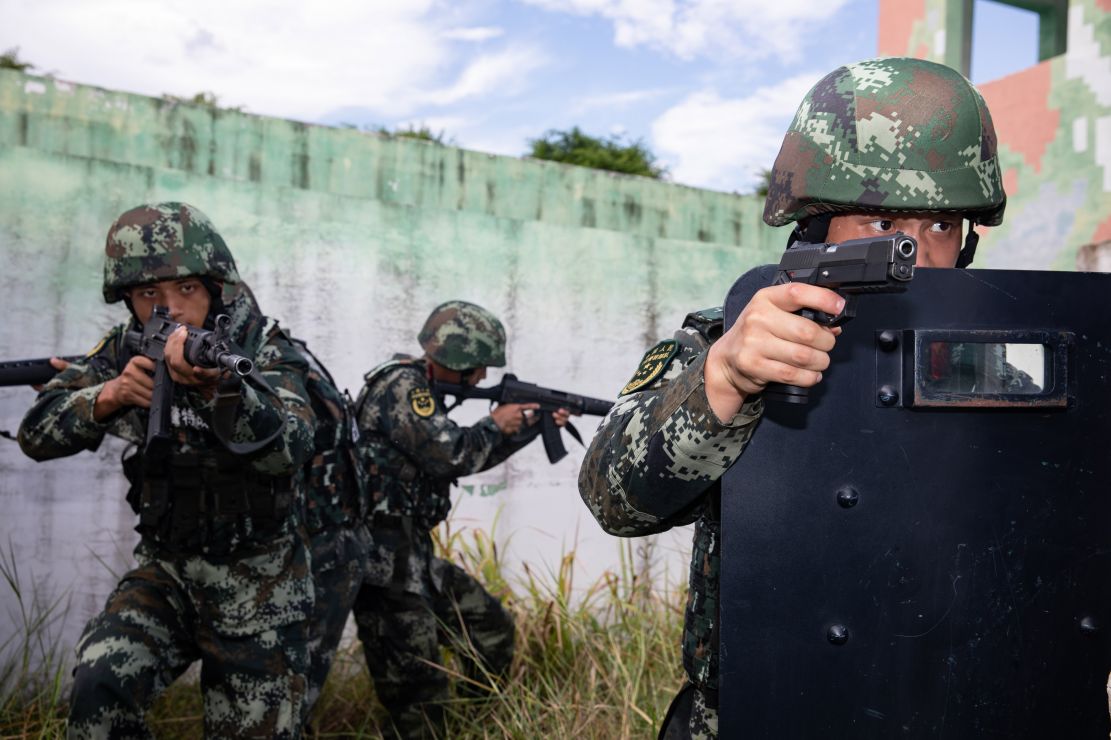 广西南宁武警官兵强化训练提升技战术水平