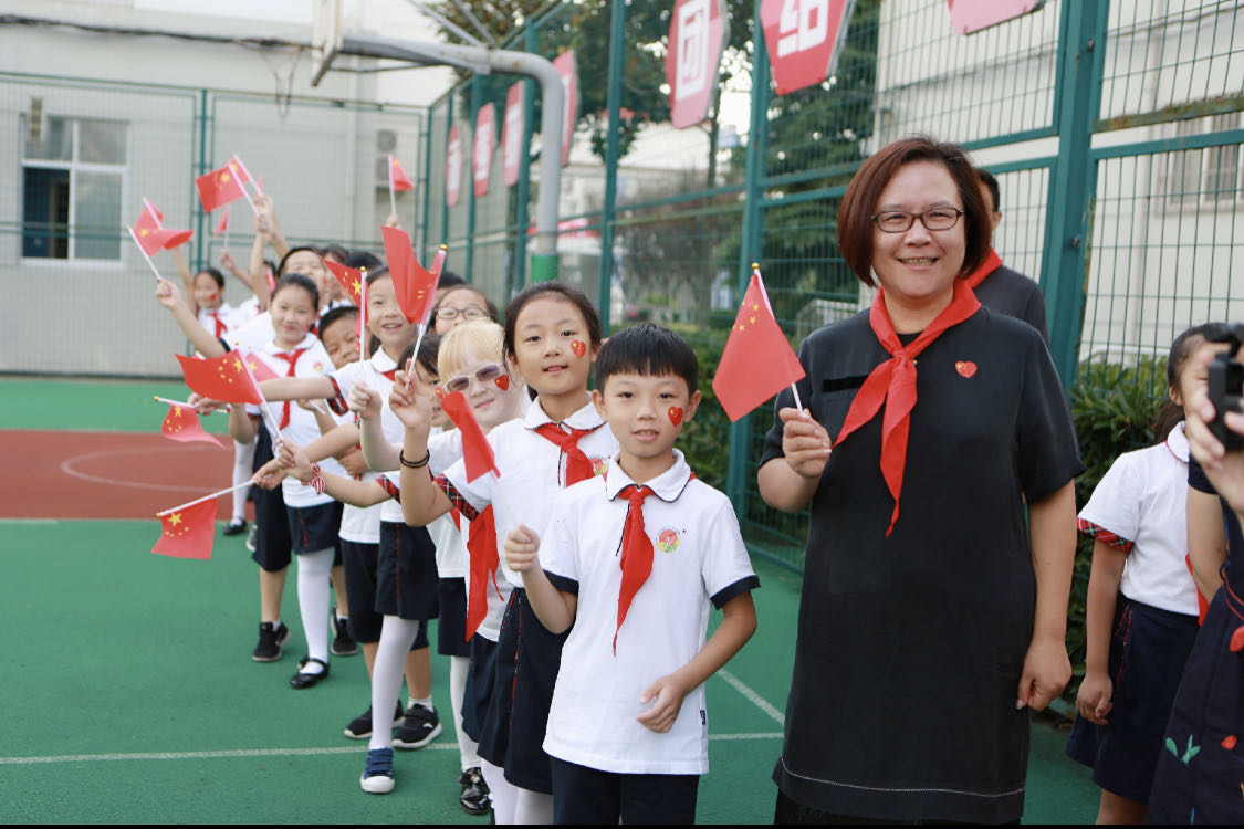 上海市特级校长,浦东新区竹园小学校长娄华英流动到塘镇小学