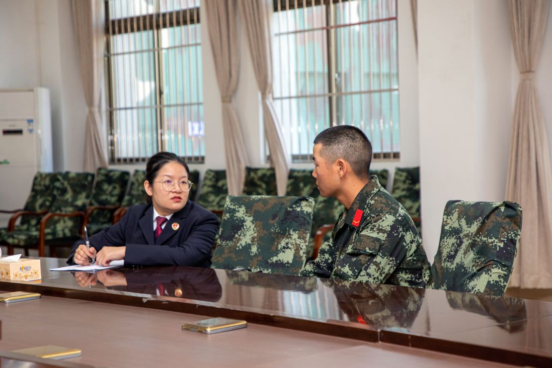 期间,南宁军事检察院检察长李淑明,南宁军事法院审判员鲁妍分别为全体