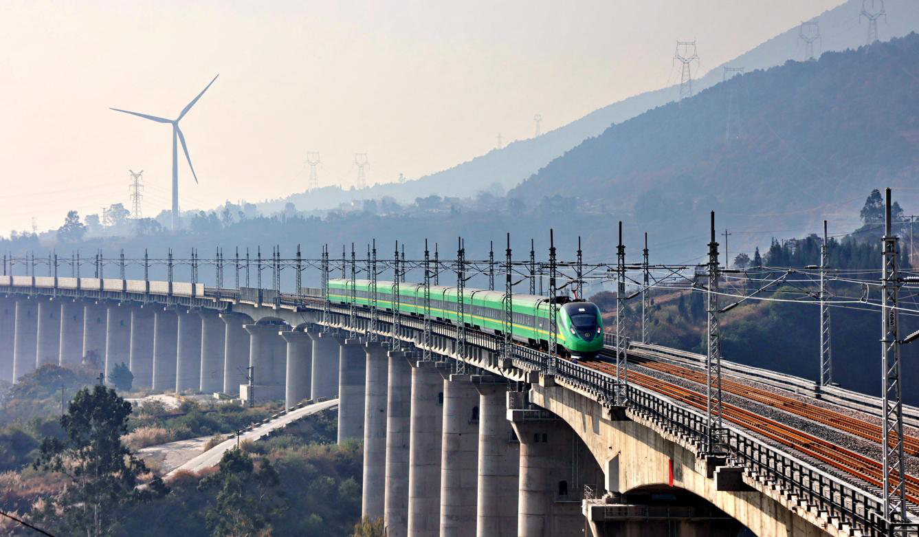 复兴号出发大凉山进入动车时代