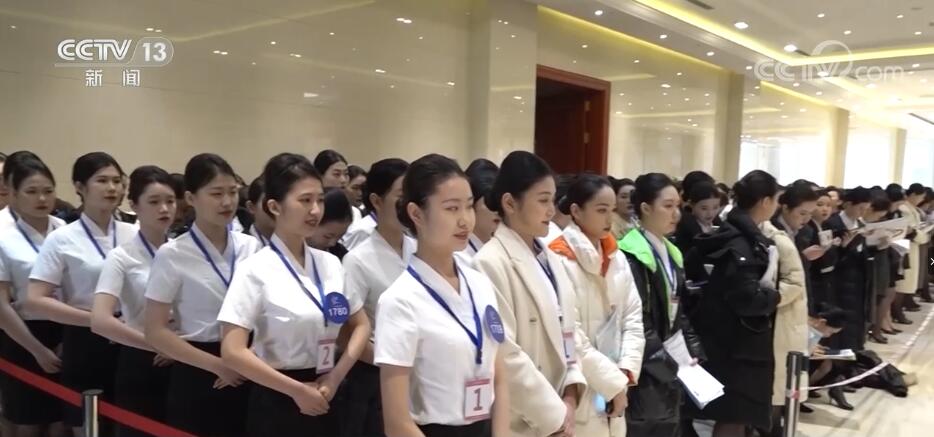 加强“政行企校”四方协作 “职等你来” 推动毕业生就业