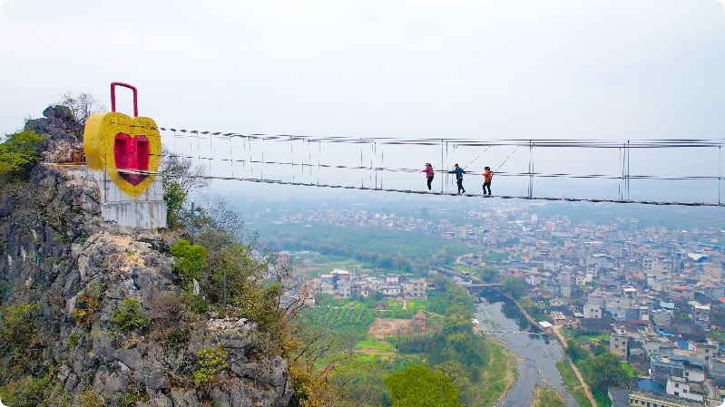 【大宏图&middot;&ldquo;县&rdquo;在启航】广西荔浦：拉长链条赋能&ldquo;金芋飘香&rdquo; 集群聚势叫响&ldquo;衣架之都&rdquo;