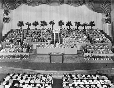1956年，党的八大将请示报告制度写入党章，图为党的八大会场。