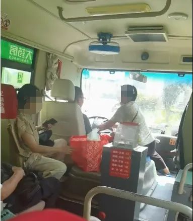 老婆婆抢夺公交车方向盘?湖北通城县警方:依法予以刑事拘留