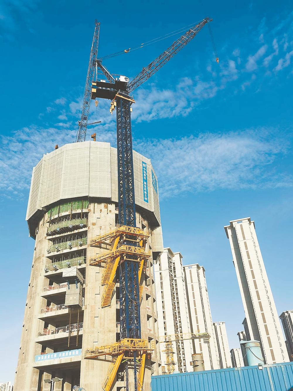 全国首个可活动支撑架外挂式自爬升塔吊在厦发布_地方频道福建站_央视网