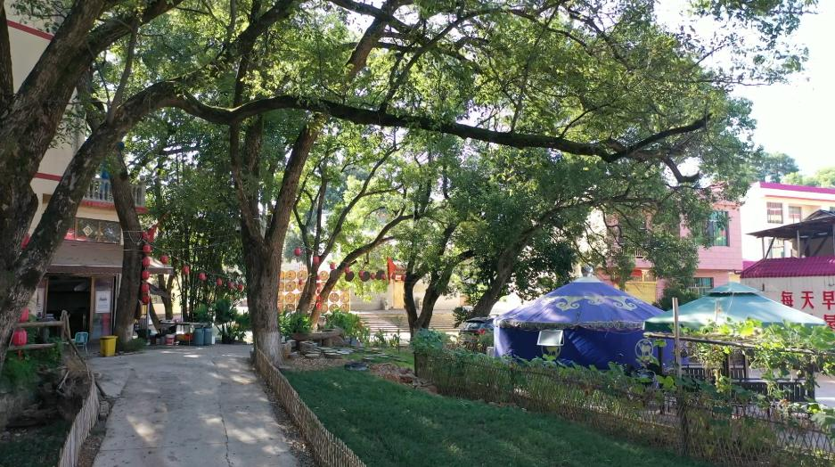 湖南省江华瑶族自治县上寨村的庭院（杨云芳/摄）