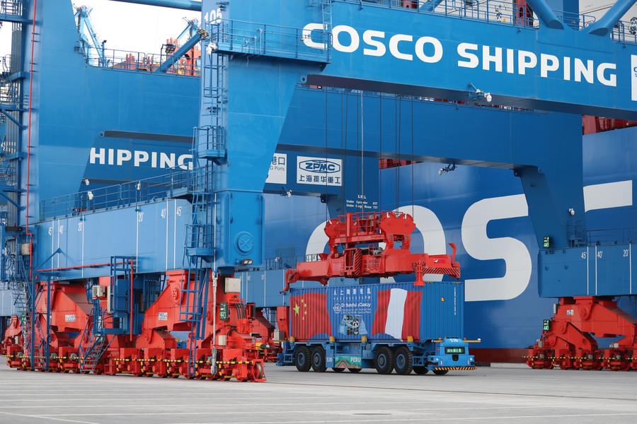 Intelligent equipment lifts containers at Chancay Port, Peru, on Nov. 14, 2024. (Xinhua/Li Mengxin)