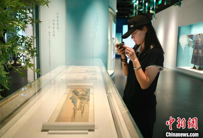 青·韵——文物里的中国传统色彩美学”特展在成都启幕_旅游频道_央视网