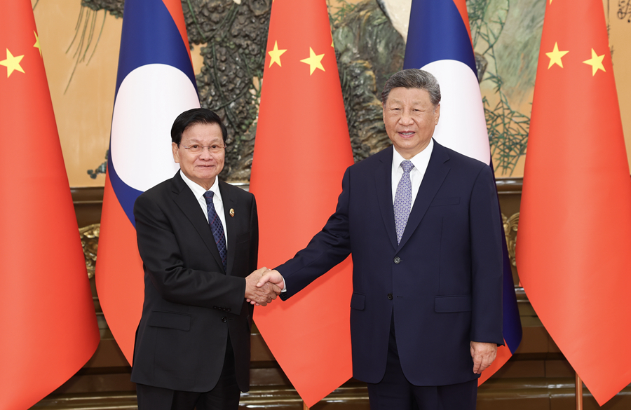 月4日上午，中共中央总书记、国家主席习近平在北京人民大会堂会见来华出席2025年上海合作组织峰会和纪念中国人民抗日战争暨世界反法西斯战争胜利80周年活动并进行工作访问的老挝人民革命党中央总书记、国家主席通伦。