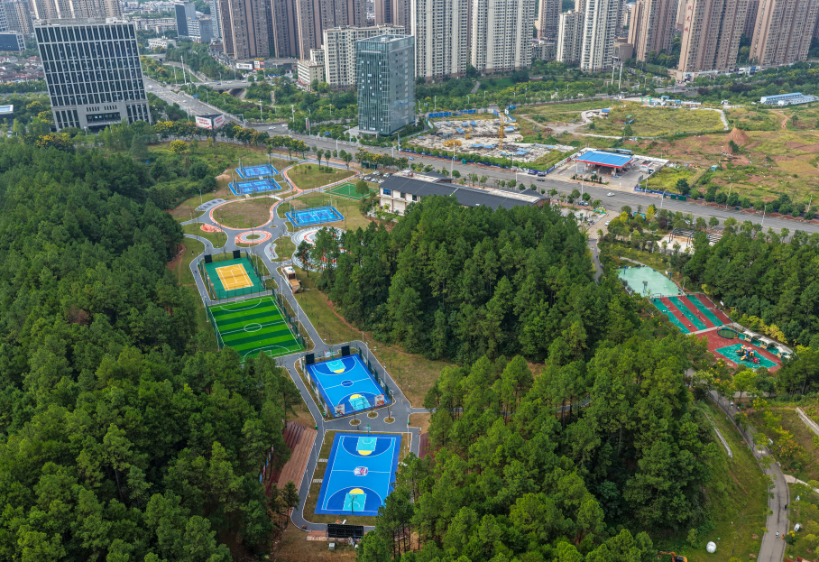 功能齐全的人民体育公园（潘雨/摄）