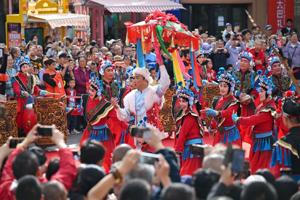 打破时空局限 新疆旅游“黄金季含金量”大增