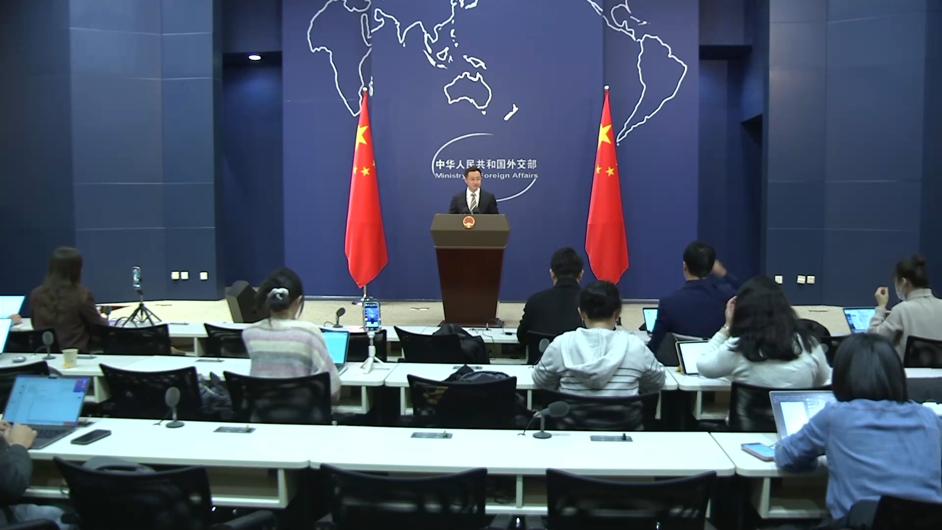 中方坚决反对日本挑战战后国际秩序、为军国