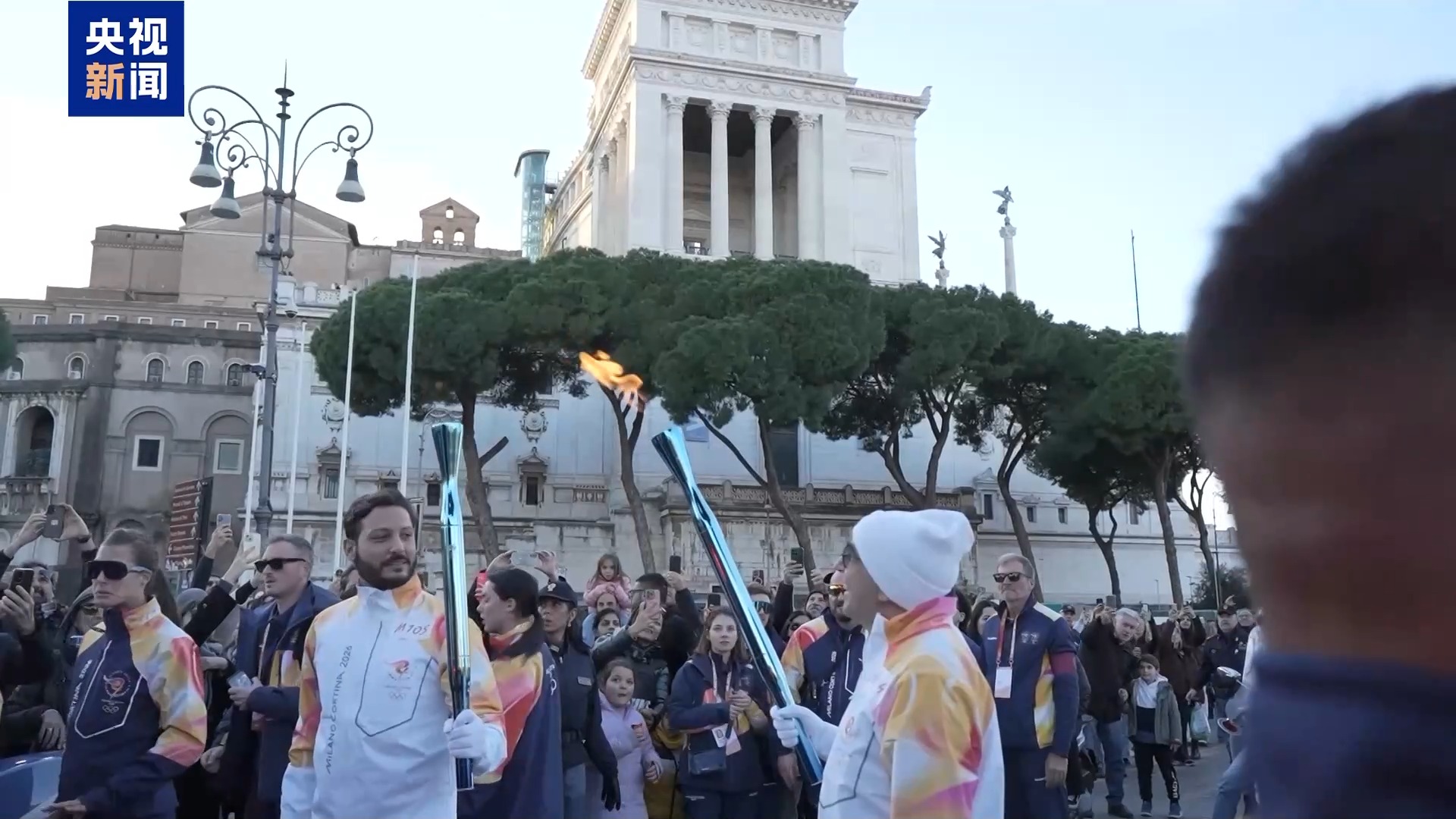 总台现场直击丨米兰冬奥会火炬本土传递在罗