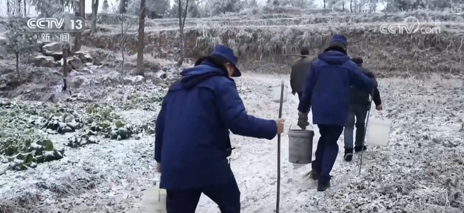 除冰保畅、踏冰送水、指导生产 多部门精准施策办好民生实事保障百姓生产生活