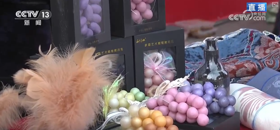 特色年集“特味儿”十足 “文化+消费”跨界融合为假日市场添“新”意