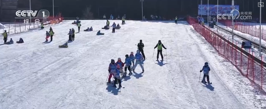 “家门口”冰雪运动激发消费新需求 冰雪经济为消费市场注入强劲“热”活力
