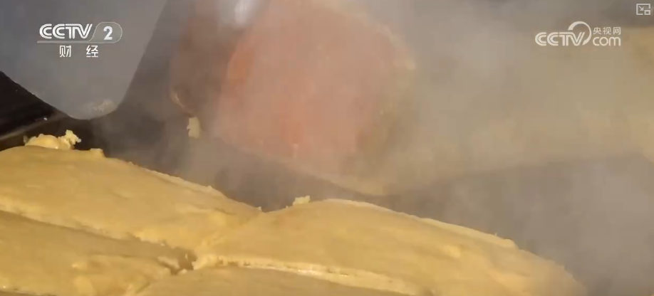 百年大集出圈圈粉海外游客 特色年货走俏“小而美”创新品类拓宽消费新场景