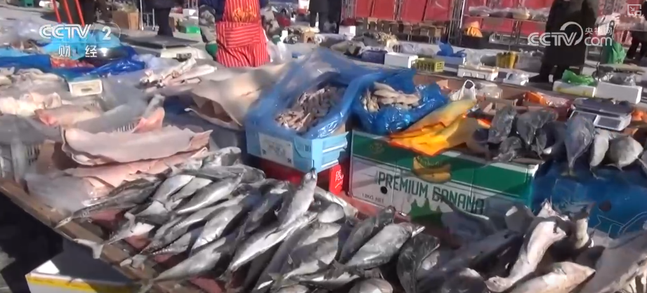 百年大集出圈圈粉海外游客 特色年货走俏“小而美”创新品类拓宽消费新场景