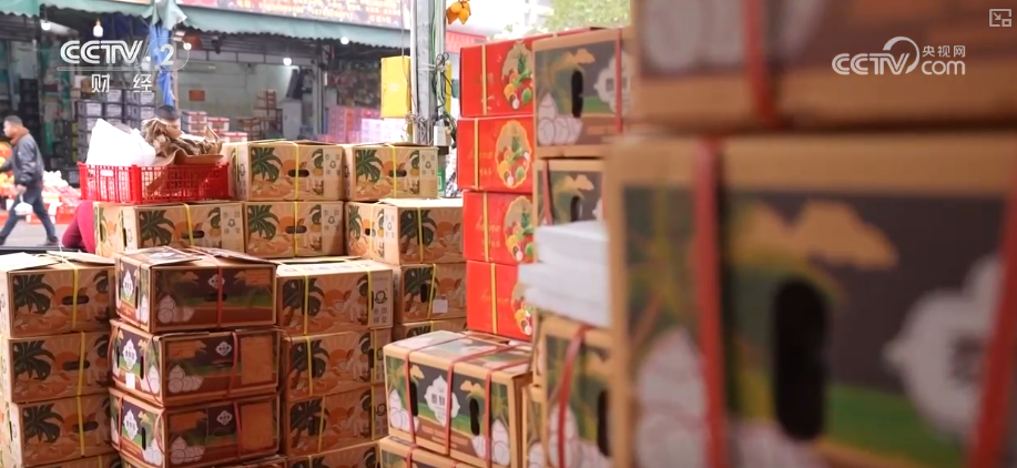 百年大集出圈圈粉海外游客 特色年货走俏“小而美”创新品类拓宽消费新场景