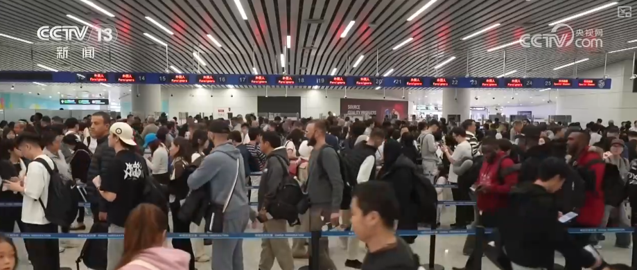 从“单向返乡”到“双向奔赴” 暖心服务为“银发族”出行护航让异乡团圆更有温度