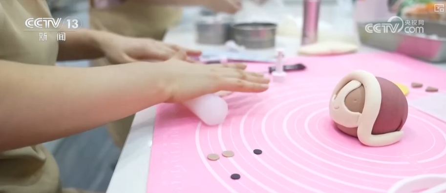 多彩集市透着浓浓年味藏着经济活力 品质升级助力“年经济”焕彩焕新