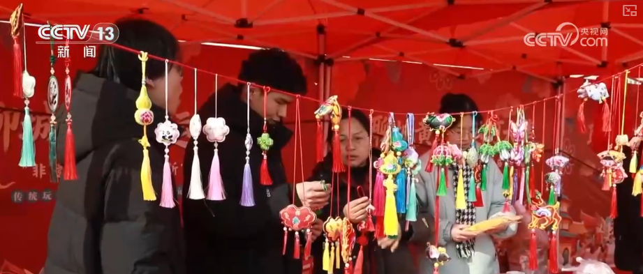 多彩集市透着浓浓年味藏着经济活力 品质升级助力“年经济”焕彩焕新