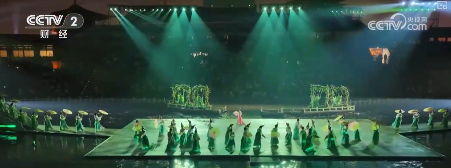 “村戏大联欢”非遗过大年 多元文化表达添彩新年文化市场新图景