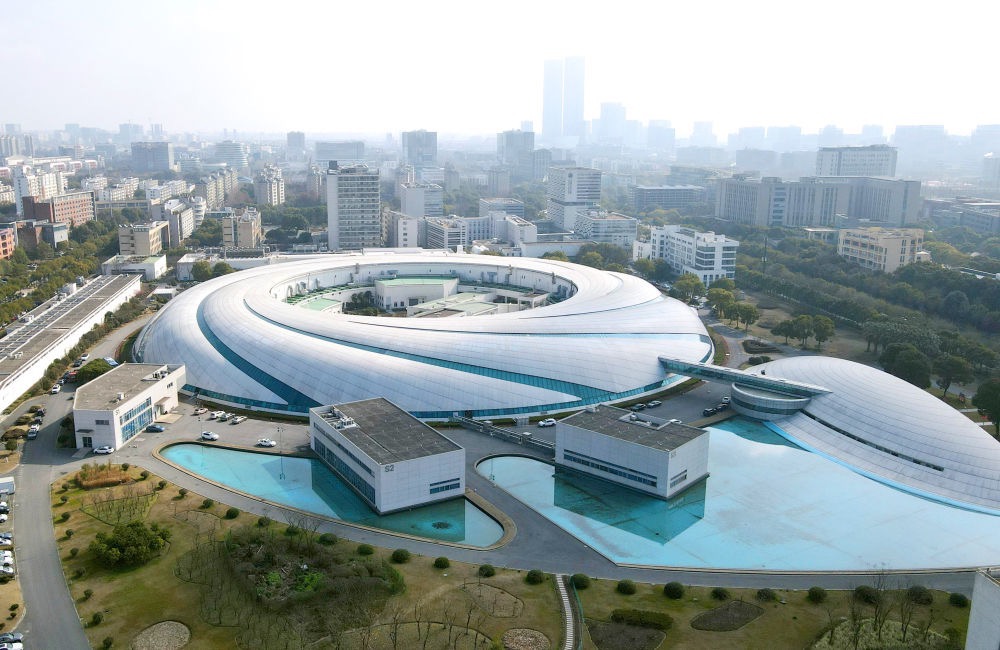 2024年2月27日拍摄的位于上海张江科学城的&ldquo;上海光源&rdquo;（无人机照片）。新华社记者 方喆 摄