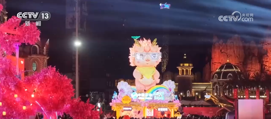 机器人“上岗”为传统新春注入满满科技感 “年经济”更显“科技范儿”