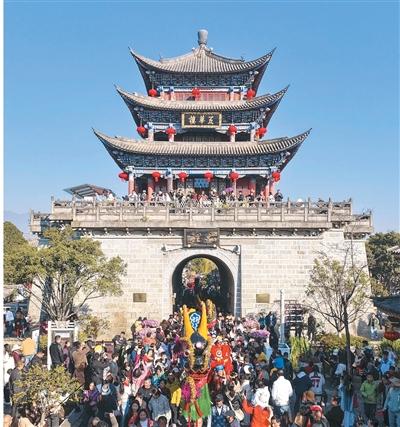 走进一座座古城古镇，共同感受古韵新年的魅力