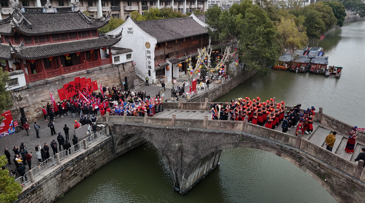 余姚阳明故里幸福年&ldquo;最炫民族风&rdquo;元宵巡游活动（图片来源：余姚市委宣传部）