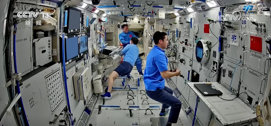 持续7小时！神舟二十一号乘组圆满完成第二次出舱活动