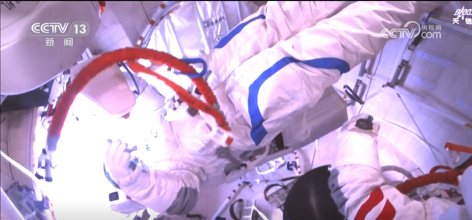 持续7小时！神舟二十一号乘组圆满完成第二次出舱活动