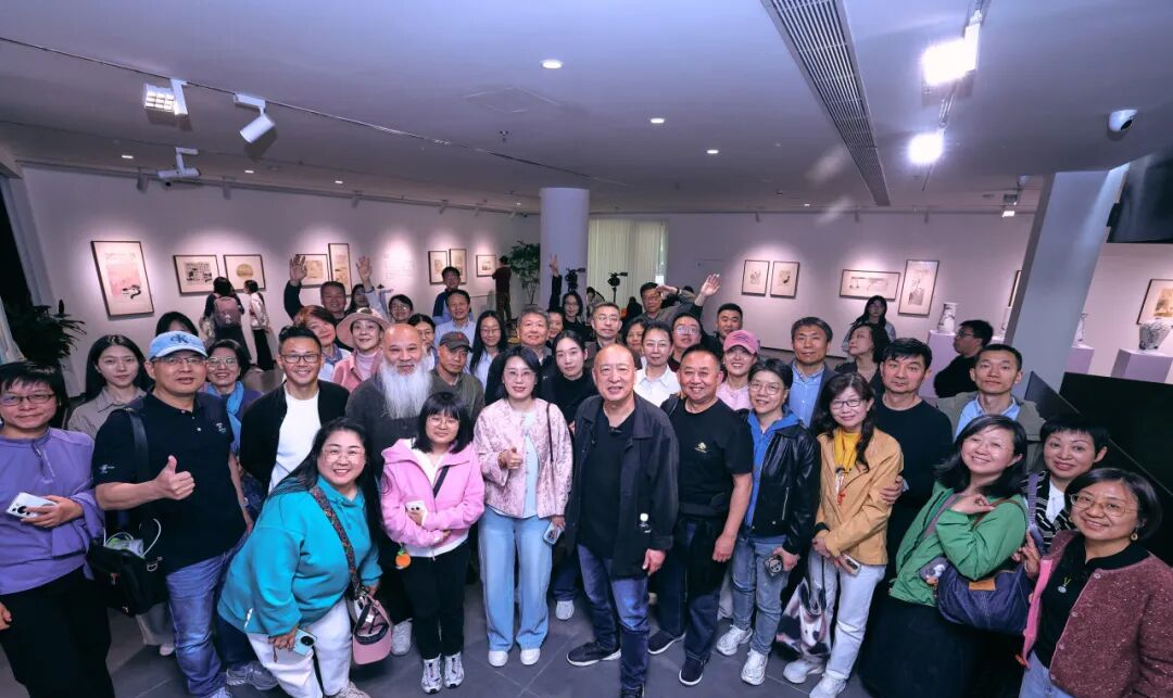 “心中得闲”--老树画画作品展在京举行_央博_央视网(cctv.com)