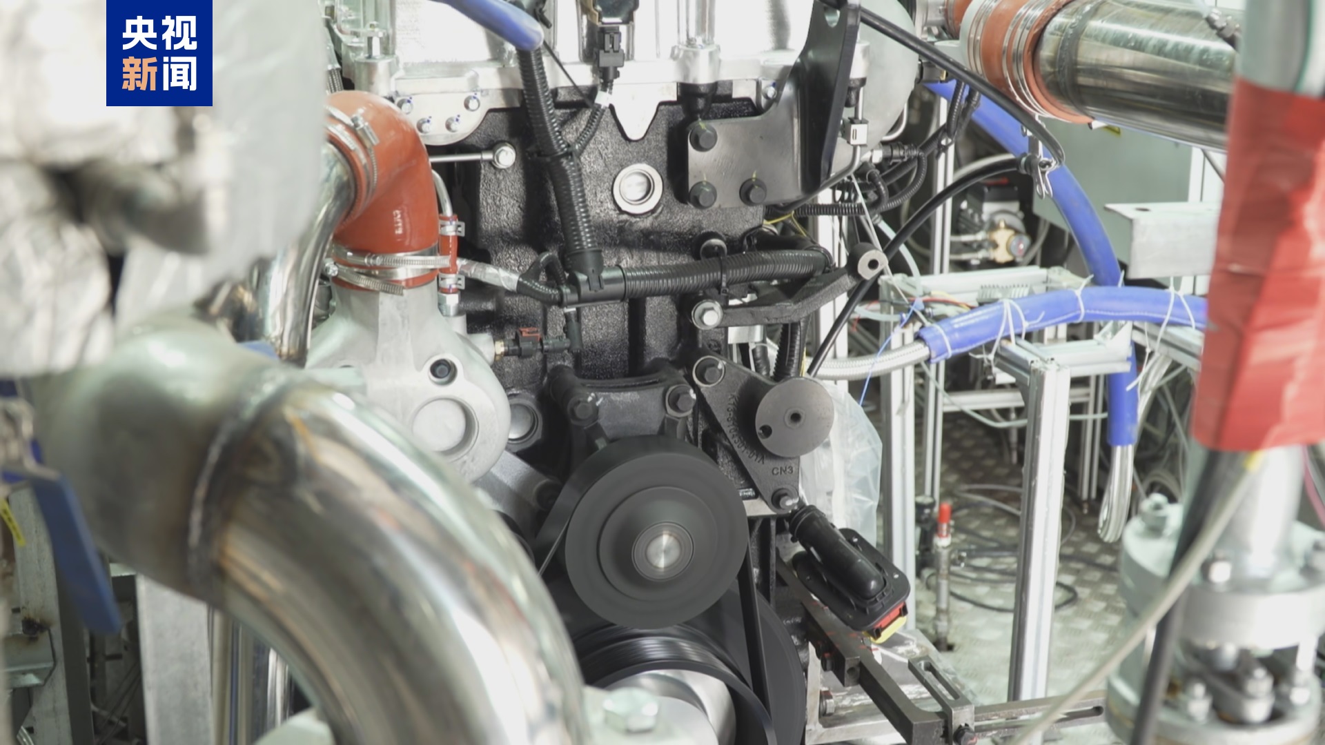 全球首台重型商用车高压直喷纯氨内燃机成功点火