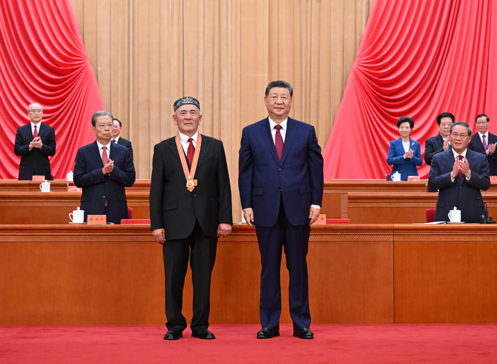 庆祝中国共产党成立105周年大会在京隆重举行(图10) 庆祝中国共产党成立105周年大会在京隆重举行(图10)