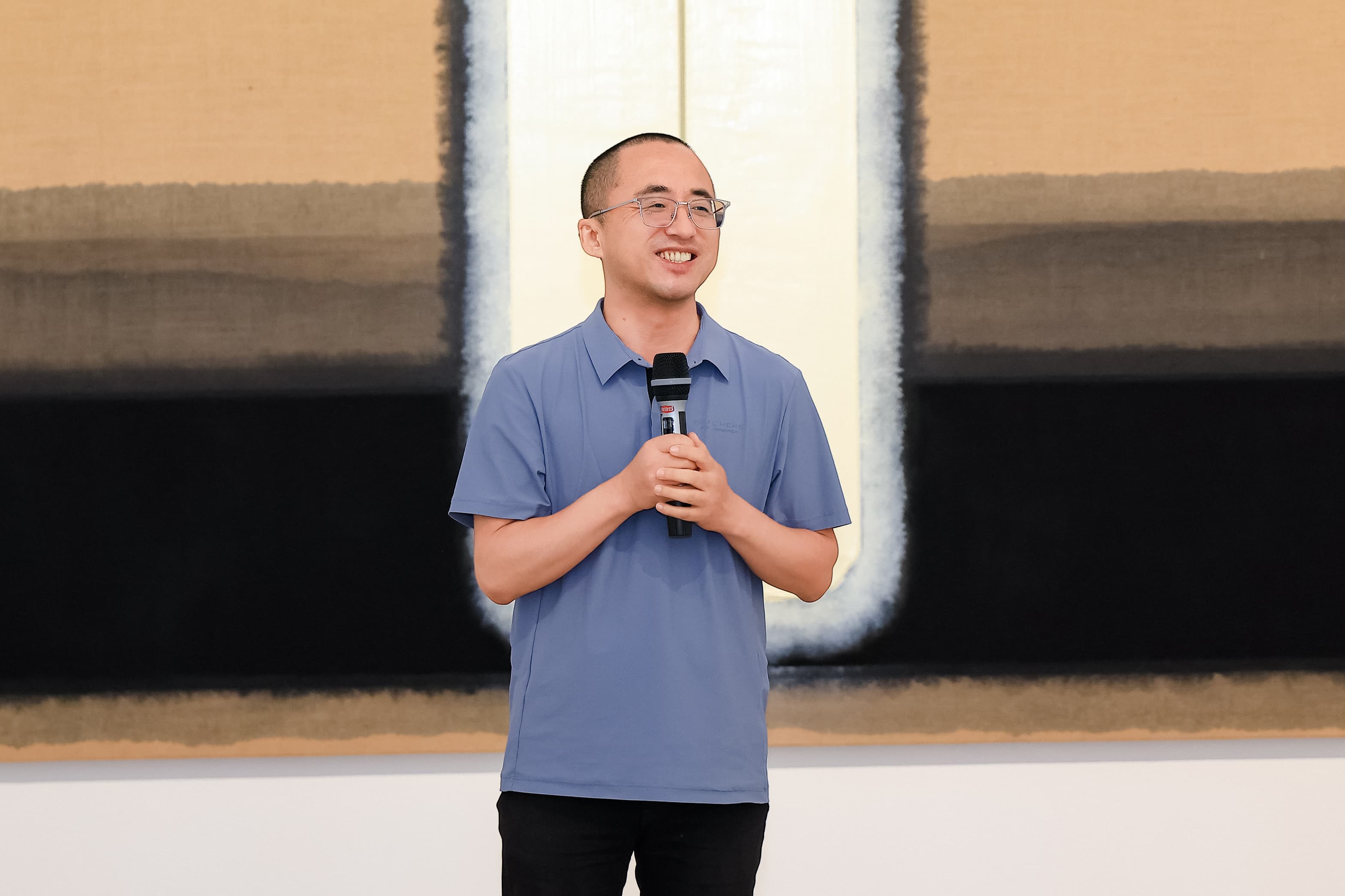 策展人杜曦云在开幕式上致辞