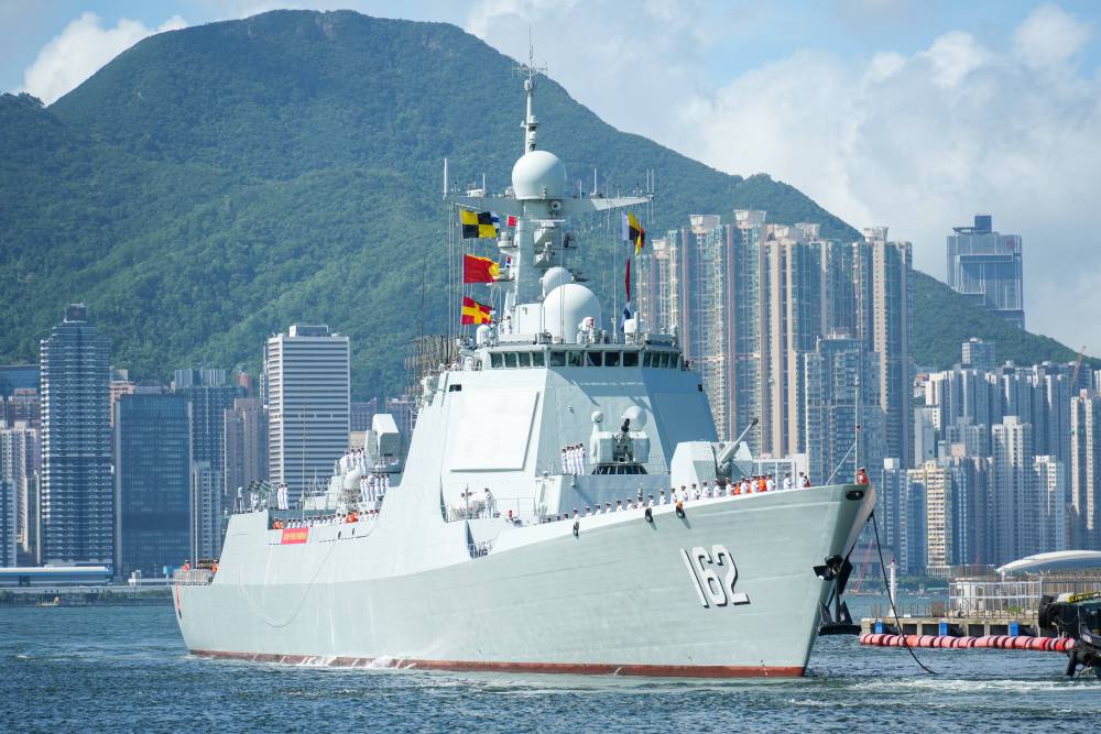 国安家好庆回归 香江舰影引热潮——南宁舰
