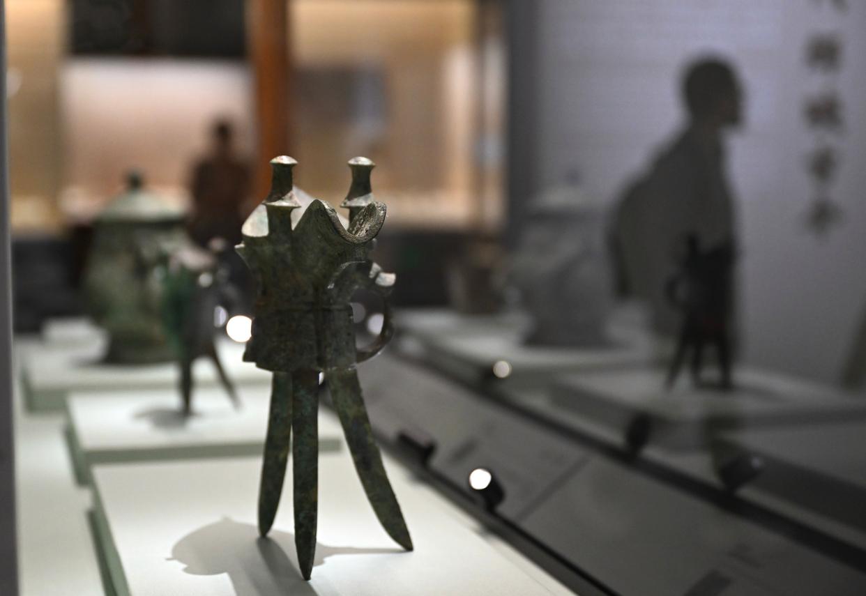 这是展出的&ldquo;妇好&rdquo;爵（7月16日摄）。新华社记者 金良快 摄
