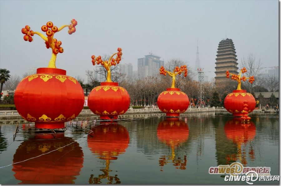 高清组图西安满城挂起红灯笼幸福古城年味浓